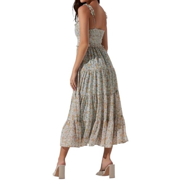 Nwt ASTR The Label Floral Smocked Tiered Dress - Picture 3 of 8